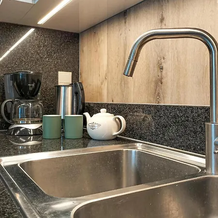 1 Bedroom Lovely In Apartment