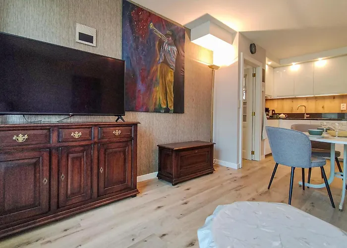 1 Bedroom Lovely In *